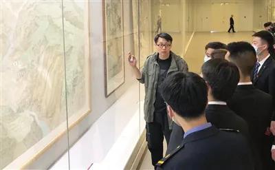 青春心向党 妙笔寄深情（图）