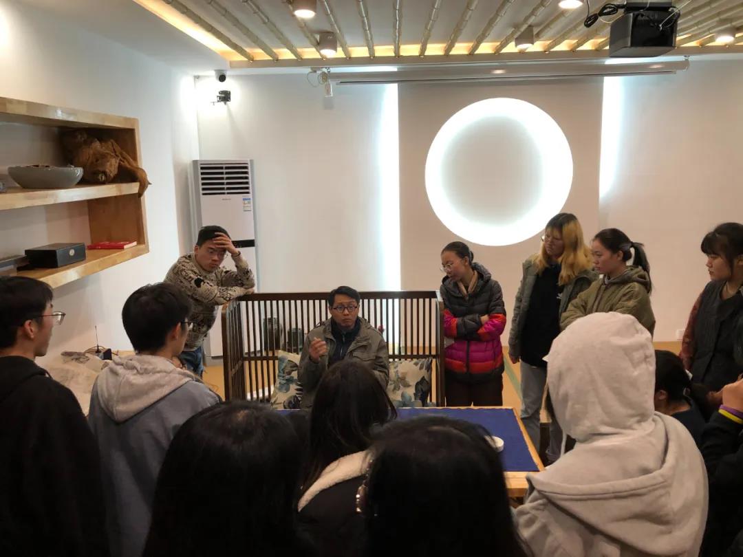 金秋十月，天津美术学院山水画系主任魏云飞教授率学生蓟州写生